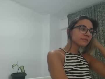 girl Free Sex Cams with melly_ayana