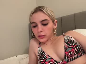 girl Free Sex Cams with katarinaaxoxo